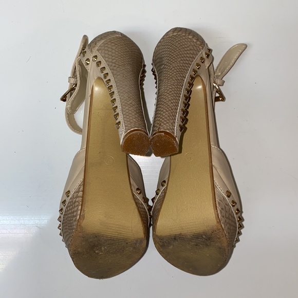 Nicole Lee Heels 🔥 - Picture 9 of 9